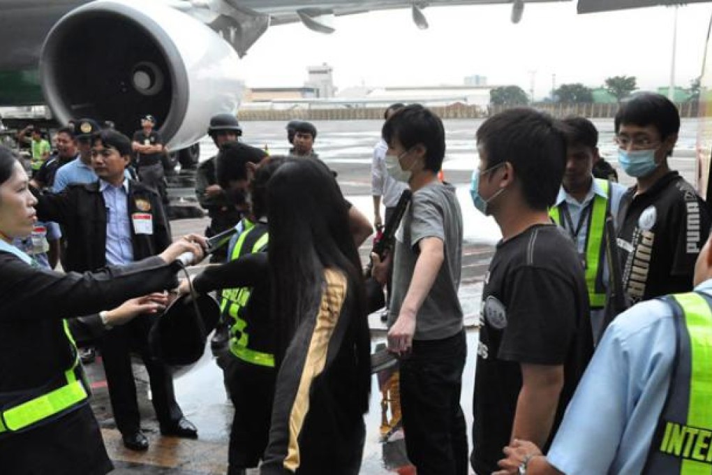 Taiwanese nationals, rounded up recently on suspicion of online fraud, prepare to board a chartered flight for deportation to Taiwan on Wednesday. Photo: AP