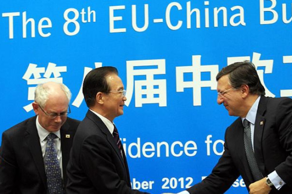 Wen Jiabao shakes hands with European Commission President Jose Barroso as President of the European Council Herman van Rompuy looks on at the 8th EU China Business Summit in Brussels, Belgium, on Thursday.  EPA