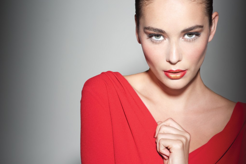 JOY WEARS BARE MINERALS READY EYESHADOW 2.0 IN THE ESCAPE (HK$210), M. A.C MATTENE LIPSTICK IN FASHION NOMAD (HK$150) AND LANCÔME JUICY TUBES (HK$165).