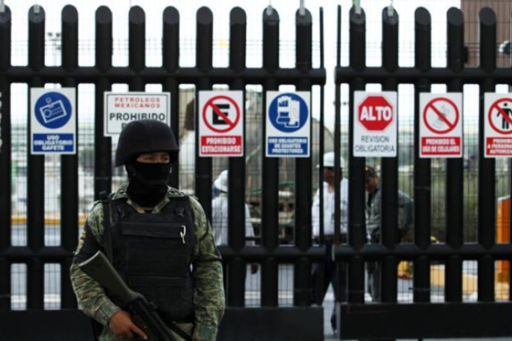 A Mexican soldier stands guard at the Pemex explosion site in Cuenca de Burgos, Mexico, on Tuesday. Photo: Xinhua