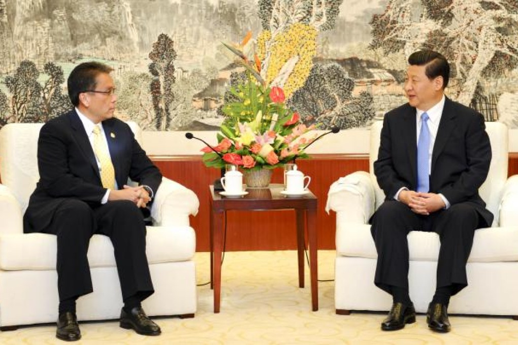 Chinese Vice President Xi Jinping (R) meets with the Philippine Interior and Local Government Secretary Mar Roxas in China-ASEAN Expo held in Nanning, capital of south China's Guangxi Zhuang Autonomous Region, Sept. 21, 2012. Photo: Xinhua