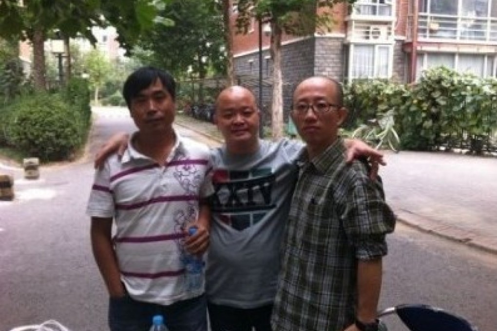 House-arrested Hu Jia gets a few surprise visitors