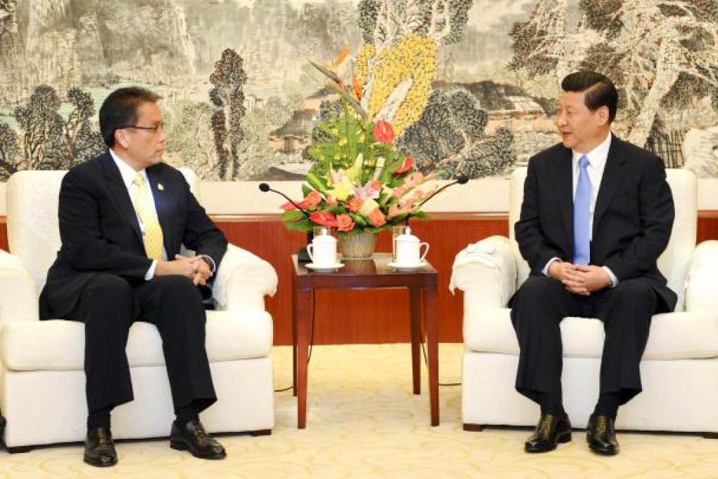 Chinese Vice President Xi Jinping, right, meets with the Philippine Interior and Local Government Secretary Mar Roxas on the sidelines of the ninth China-ASEAN Expo in Nanning, Guangxi Zhuang Autonomous Region on Friday. Photo: Xinhua