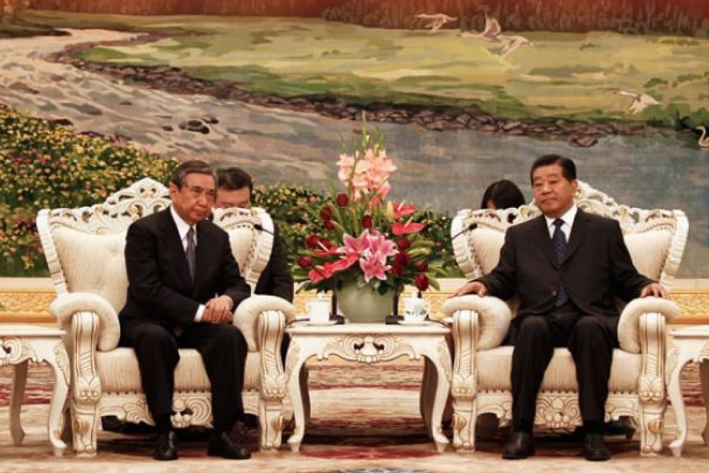 China's top political advisor Jia Qinglin (right) meets with Yohei Kono (left) head of the Japanese Association for the Promotion of International Trade at the Great Hall of the People in Beijing, on Thursday. Photo: EPA