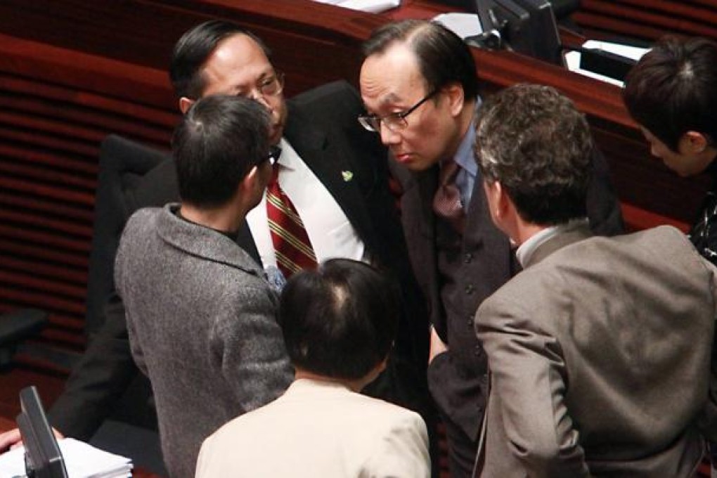 The Civic Party's leader Alan Leong Kah-kit (centre) talks to other pan-democrat colleagues. Photo: David Wong