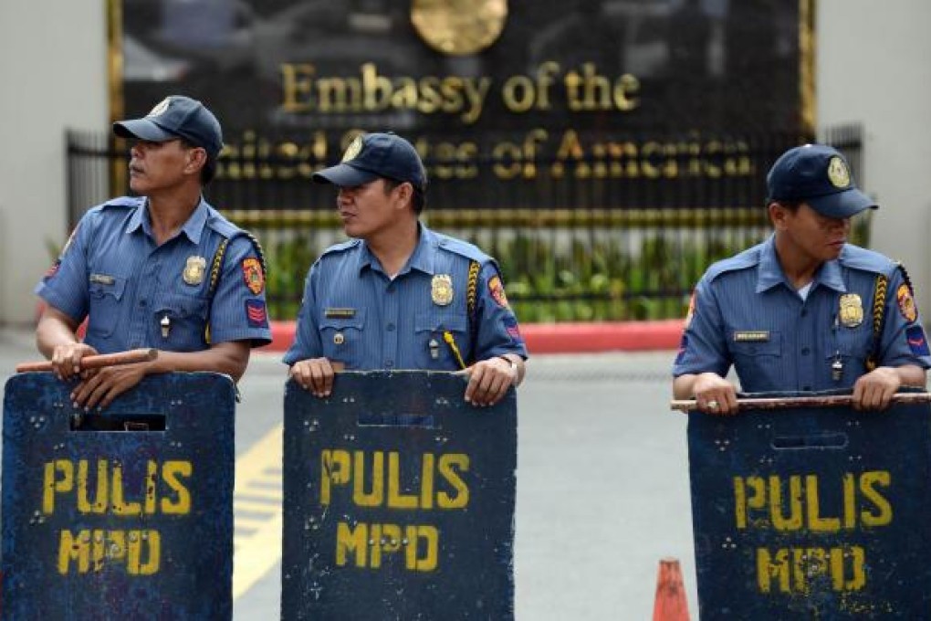 Police guard the US embassy in the Philippine capital. Photo: AFP