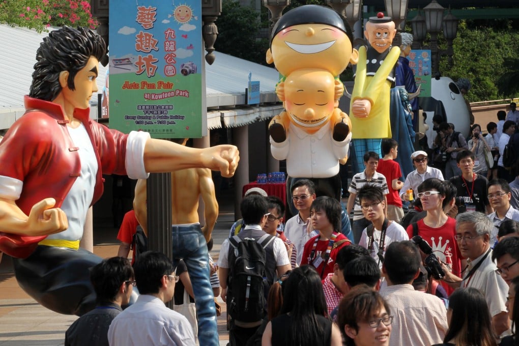 The world's first Avenue of Comic Stars opened in Kowloon Park yesterday, with fans having fun in the sun. Photo: K.Y. Cheng