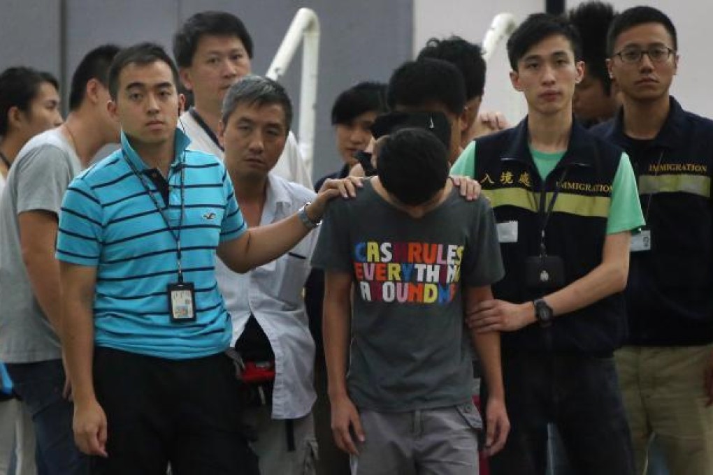 Immigration Department and police officers arrested 8 mainland Chinese suspected to be parallel-traders at Fanling, Hong Kong on September 26, 2012. Photo: SCMP