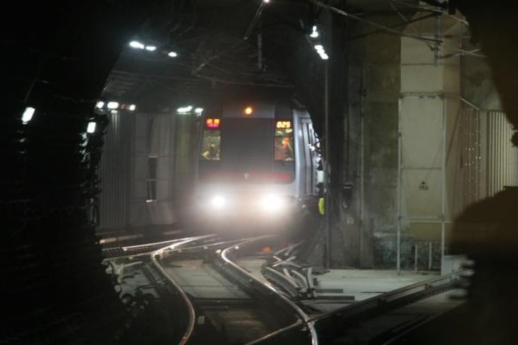 A Hong Kong MTR train is stranded inside the tunnel near Sheung Wan station on Wednesday. Photo: Dickson Lee