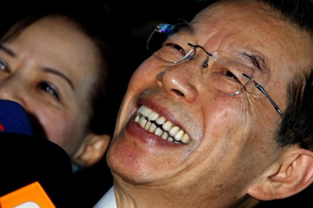 Former Taiwan premier Frank Hsieh is all smiles as he speaks to reporters in Taipei before flying to Xiamen, Fujian, on a five-day ice-breaking visit to the mainland. Photo: EPA