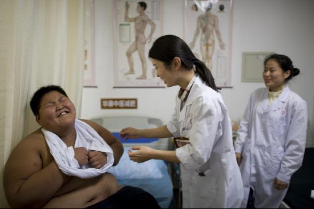A child undergoes weight-loss therapy in a Beijing hospital. Photo: AFP