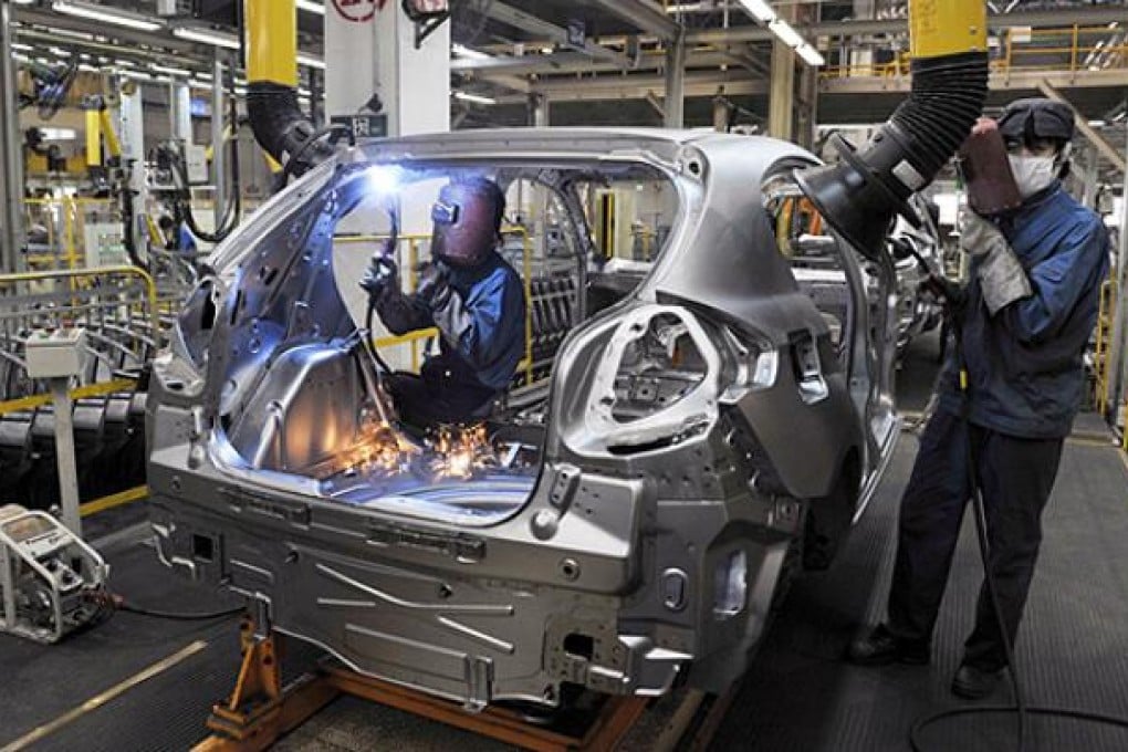 Brilliance Automotive workers build BMW sedans in Shenyang, Liaoning. Mainland carmakers may benefit from growing hostility to Japanese products. Photo: EPA