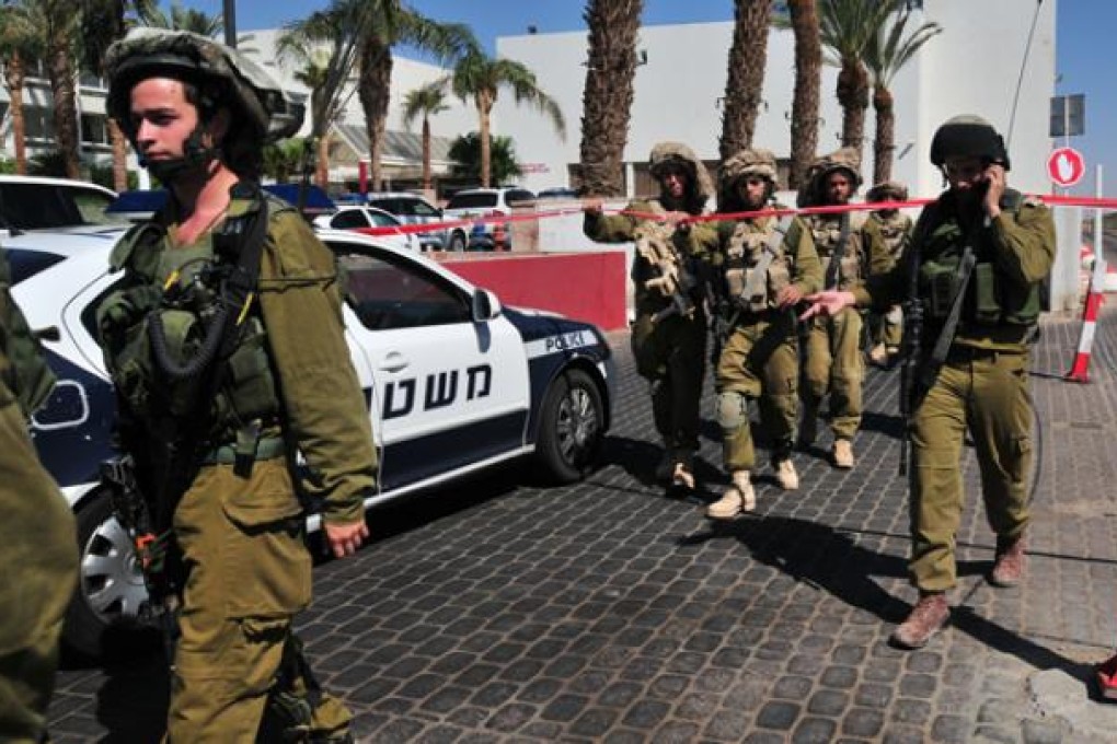 Israeli anti-terror personnel stand outside the Leonardo Club Hotel in Eilat on Friday. Photo: Xinhua