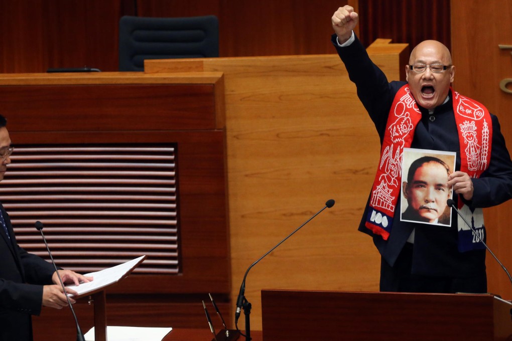 Albert Chan Wai-yip shouts People Power slogans while holding a picture of Sun Yat-sen. Photo: Sam Tsang