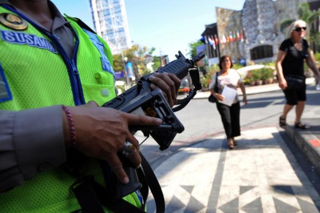 A policeman guards the Bali victims' monument. Photo: AFP