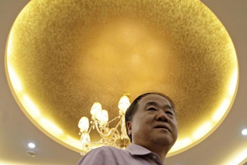 Mo Yan arrives for a news conference in his hometown of Gaomi, the day after winning the Nobel Prize for literature. Photo: Reuters