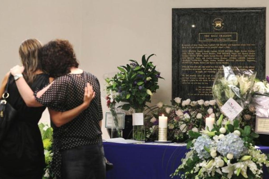 Wreaths for Hong Kong victims of the blasts. Photo: K.Y. Cheng