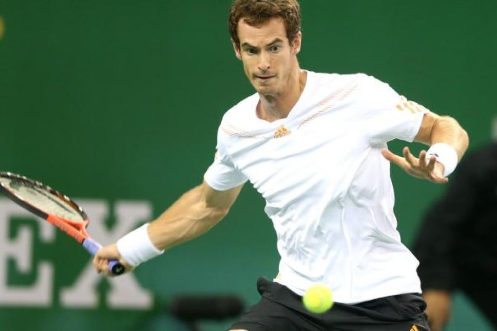 Andy Murray returns to Roger Federer last night. Photo: Xinhua