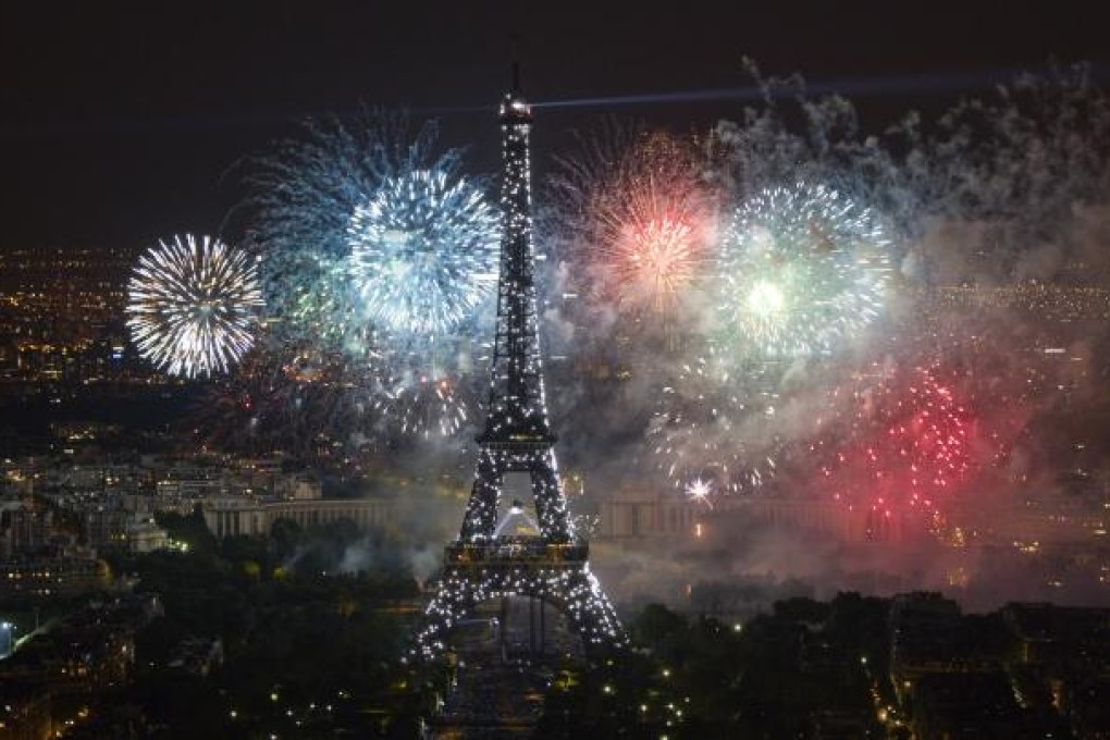 The Eiffel Tower is illuminated during the traditional Bastille Day fireworks display in Paris July 14, 2012. Photo: Reuters