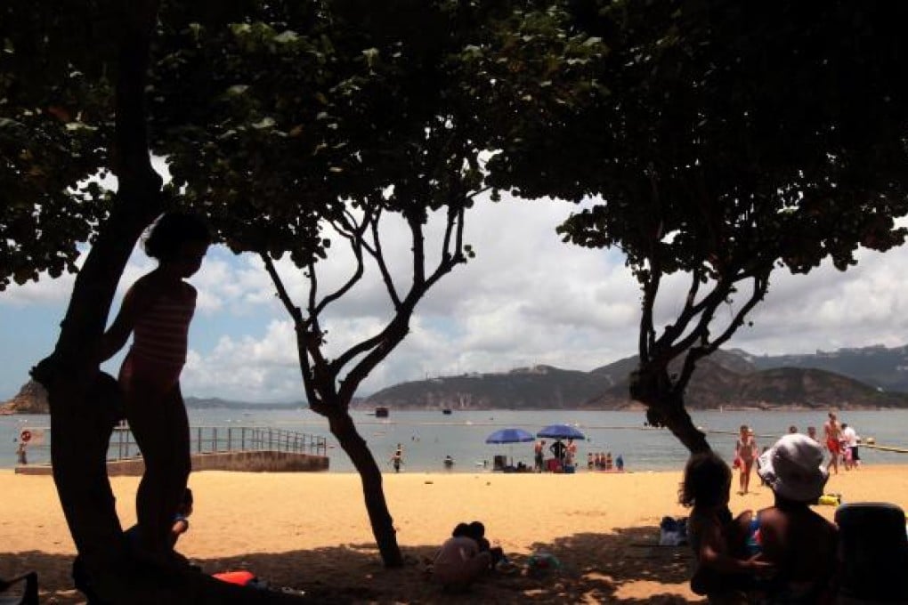 Hong Kong is surrounded by sea.