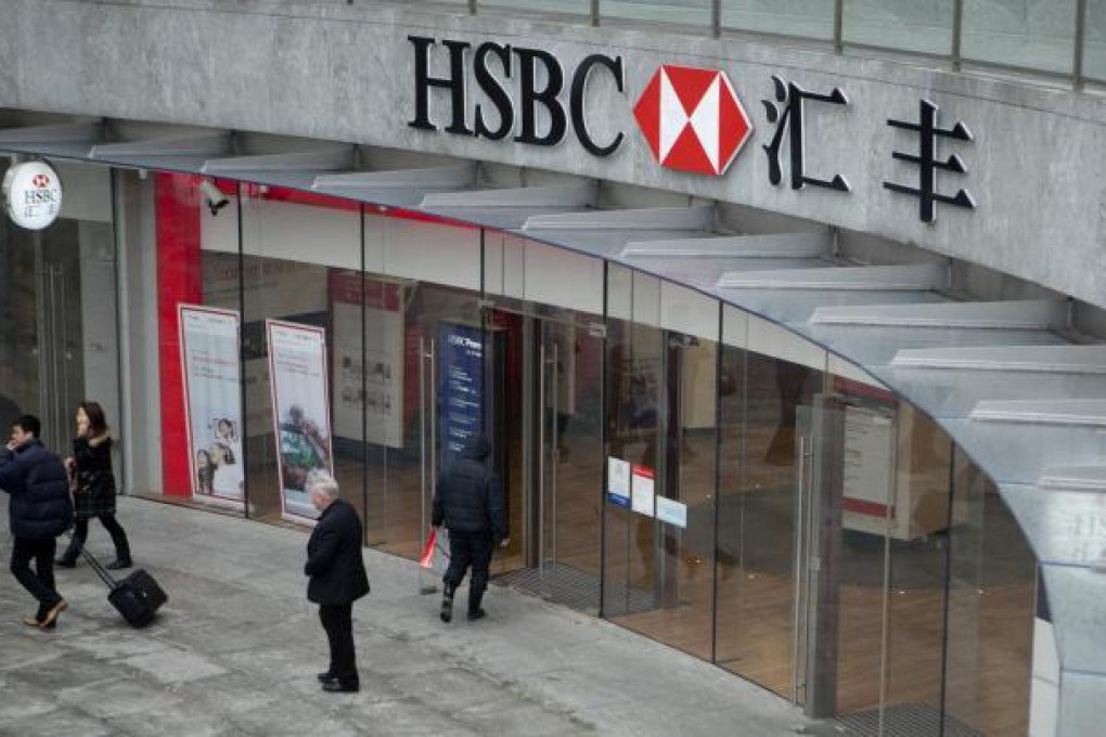 A HSBC branch in Shanghai. The bank is still hiring staff in the mainland. Photo: Bloomberg