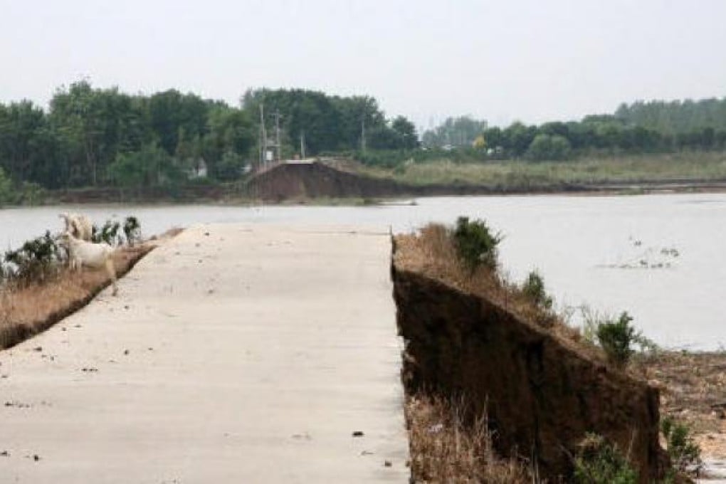 Nearly 30 houses were flushed away into the Yangtze River