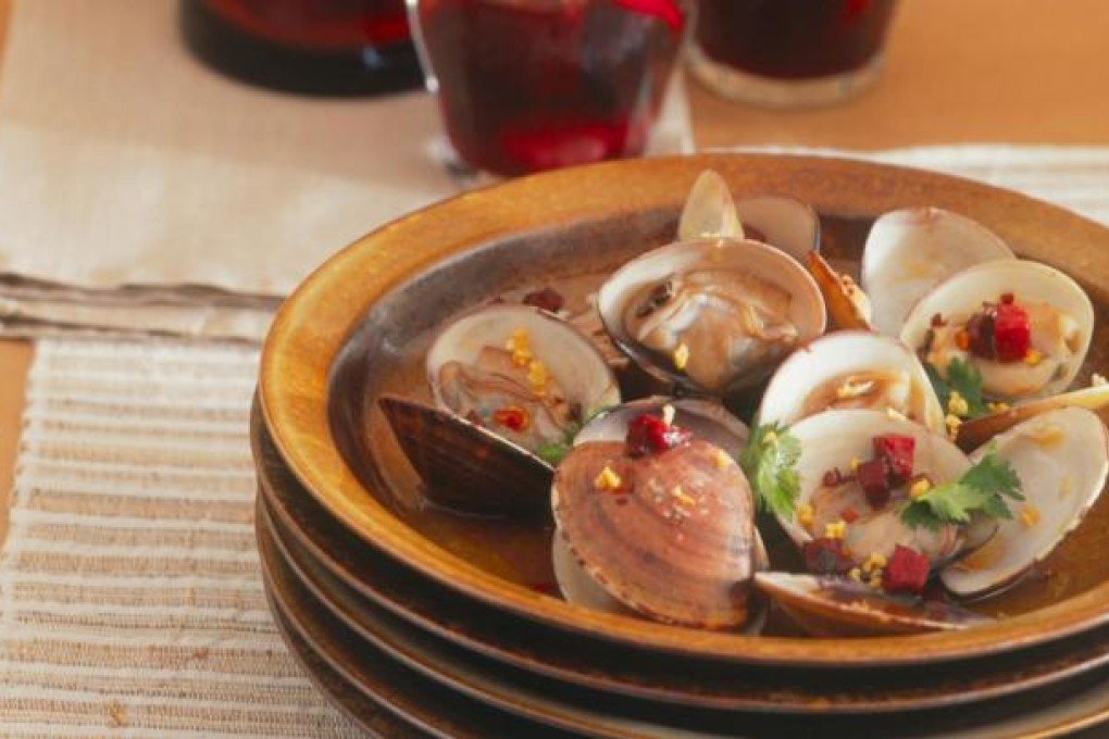 Quick seafood recipe for clams with chorizo