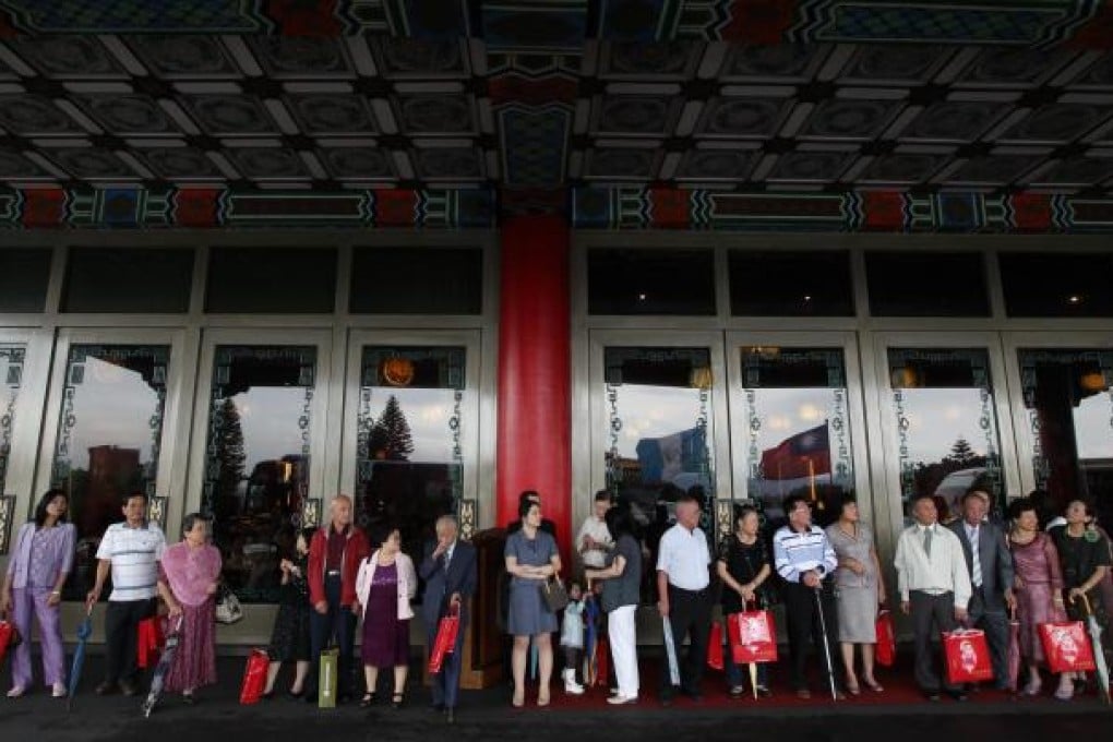 Mainlanders wait for coaches outside The Grand Hotel in Taipei. More than 4.14 million mainlanders have visited the island since Taipei allowed travel in 2008, which has added HK$56 billion to the Taiwan economy. Photo: Felix Wong