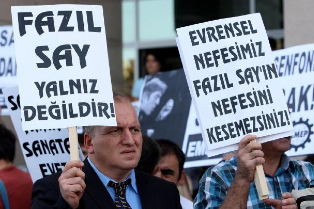 A supporter of pianist Fazil Say outside the court. Photo: AFP
