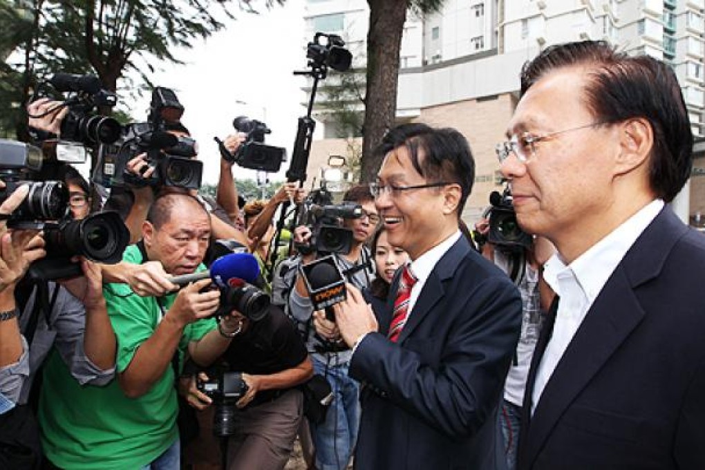 Former development secretary Mak Chai-kwong (right) arrives at Eastern Court on Thursday. Photo: Felix Wong