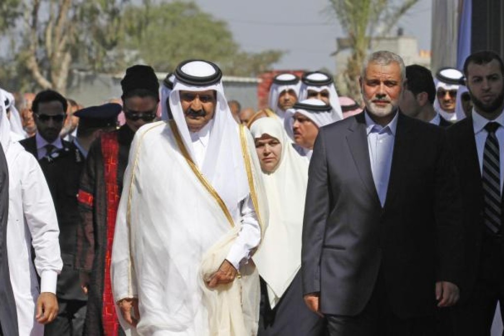 Qatari ruler Sheikh Hamad (left) and Gaza's prime minister. Photo: EPA