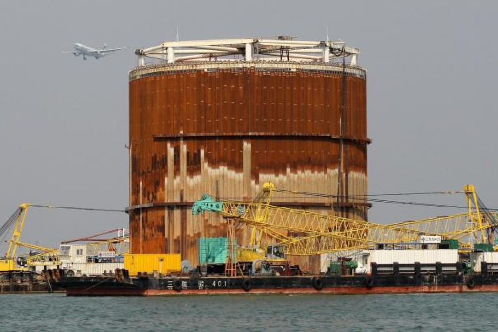 The scene of the accident near Chek Lap Kok airport, showing the steel caisson which houses the three platforms. Photo: Edward Wong