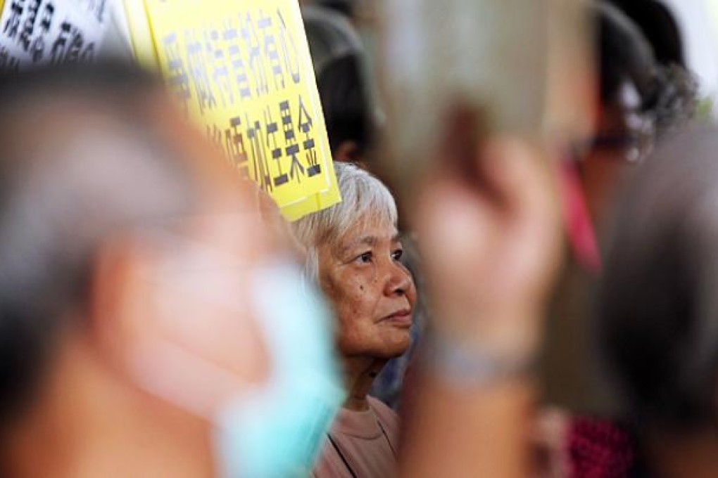 Protesters rally for an improved old-age allowance outside Central Government offices in Tamar. Photo: K. Y. Cheng