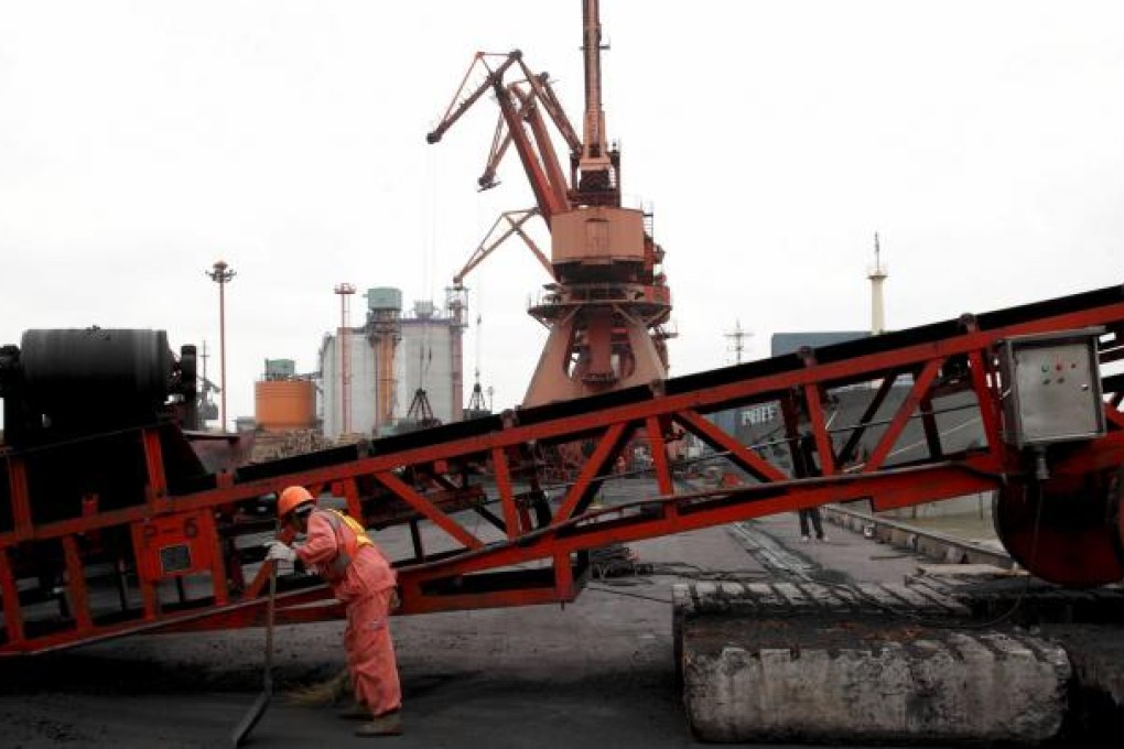 Coal being loaded at a dock in Shanghai. China Shenhua Energy's sales rose but they were offset by lower selling prices. Photo: Bloomberg