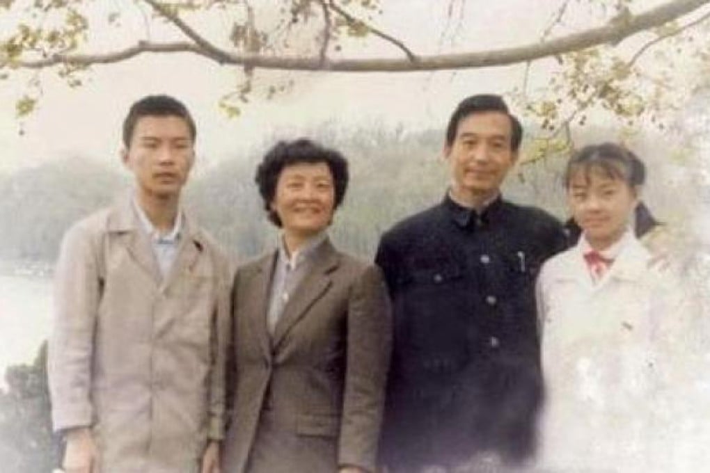 Wen Jiabao with his family in earlier times. Photo: SCMP