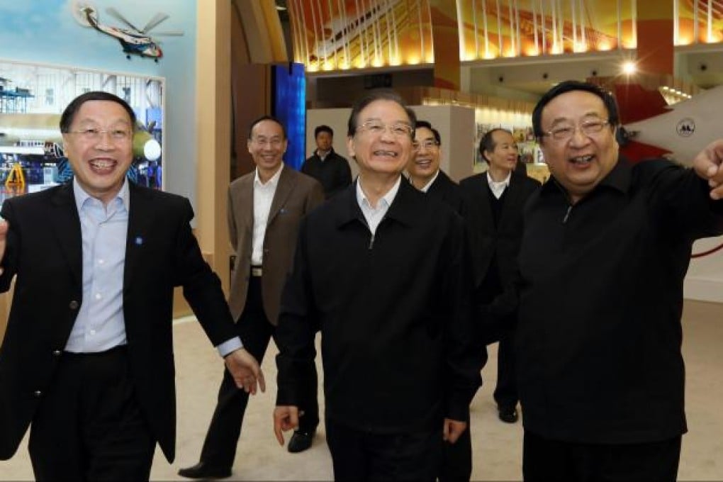Wen Jiabao visits an exhibition in Beijing on Friday, when The New York Times published an article on his family's finances. Photo: Xinhua