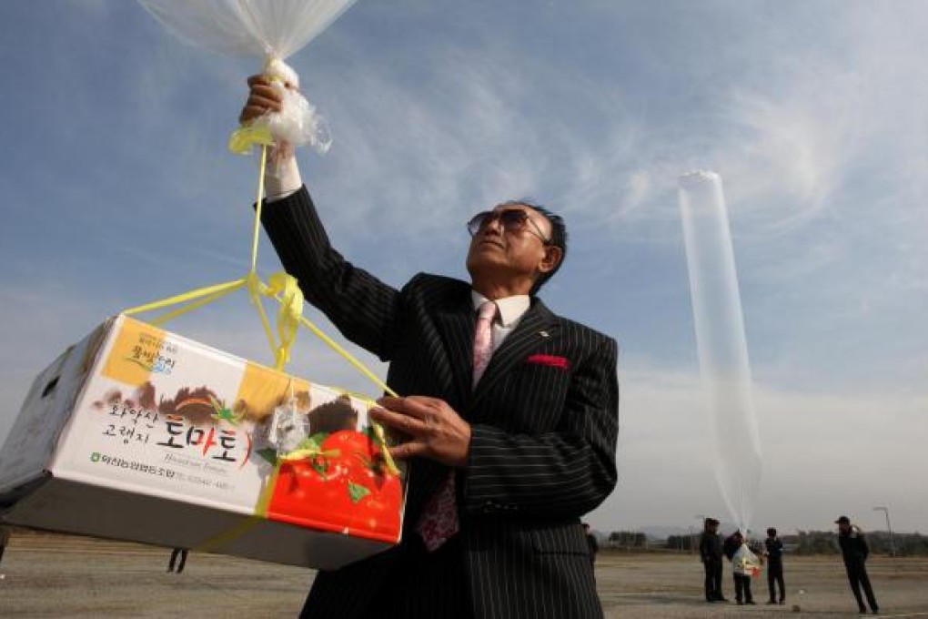 Leaflets are launched across the border by balloon. Photo: Xinhua