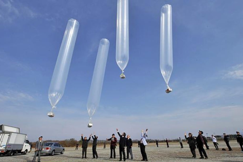 South Korean activists release balloons carrying anti-North Korea leaflets at a park in the border town of Paju, north of Seoul on Monday. Photo: AFP