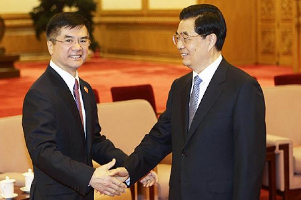 US Ambassador in China Gary Locke (left) with President Hu Jintao in May. Photo: Reuters