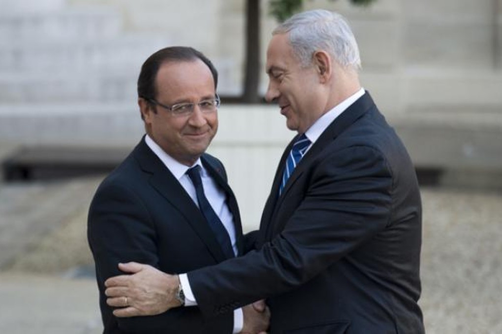 French President Francois Hollande (left) welcomes Israel's Prime Minister Benjamin Netanyahu on Wednesday at the Elysee Palace in Paris. Photo: AFP