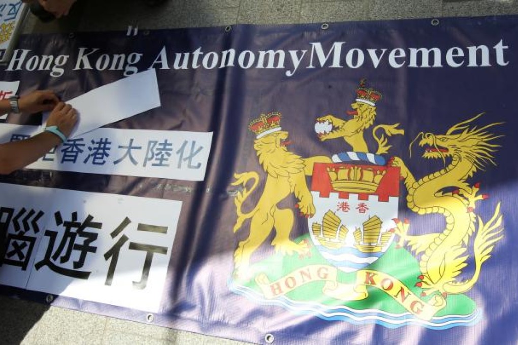 Members of the Hong Kong City-State Autonomy Movement prepare a banner emblazoned with their adopted lion and dragon emblem, before a protest on national education. Photo: SCMP
