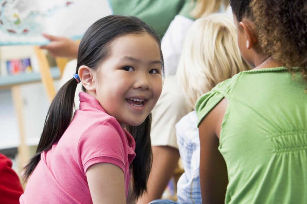 Reading to children is one of the best ways of teaching them English.