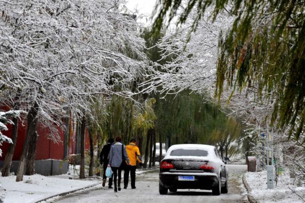 Fresh snow covered Baotou in Inner Mongolia yesterday. A cold front will bring freezing weather to Beijing and northern provinces today. Photo: Xinhua