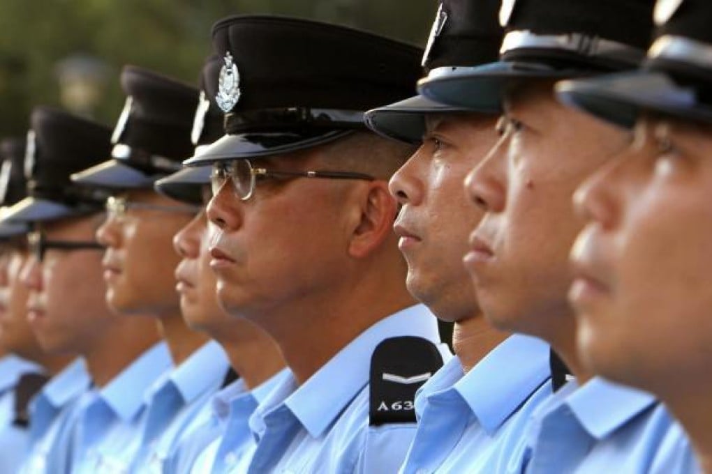 The auxiliary police force is recruiting more university students to join as part-time officers.