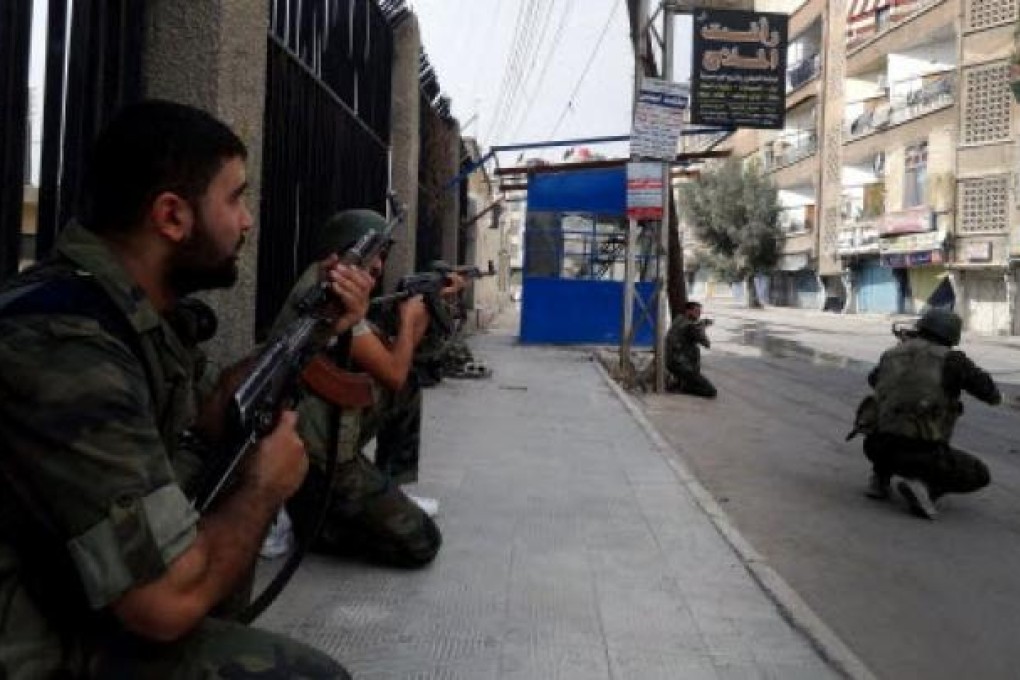 Syrian army soldiers taking position during a patrol in Harasta area eastern Damascus in Syria. Photo: EPA