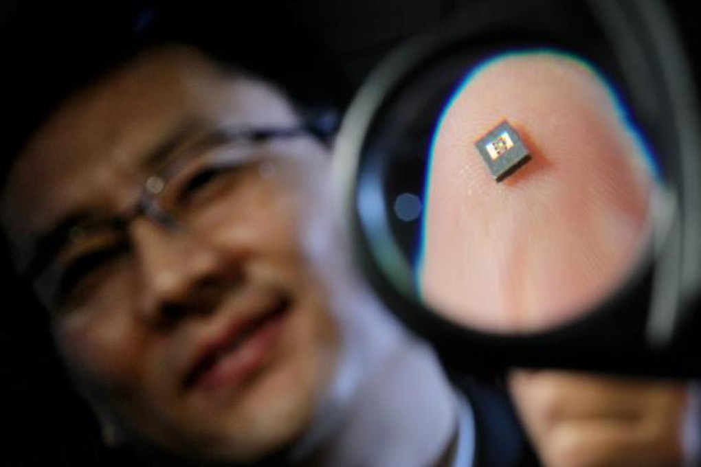 Professor Xue Quan, of City University, is working on a tiny high-speed wireless data transceiver system. Photo: Felix Wong