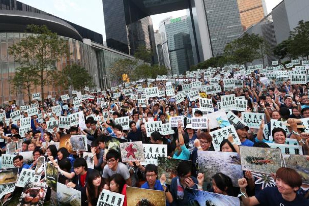 Yesterday's rally in Admiralty against officials' plan to build a beach at Lung Mei. Photo: Sam Tsang