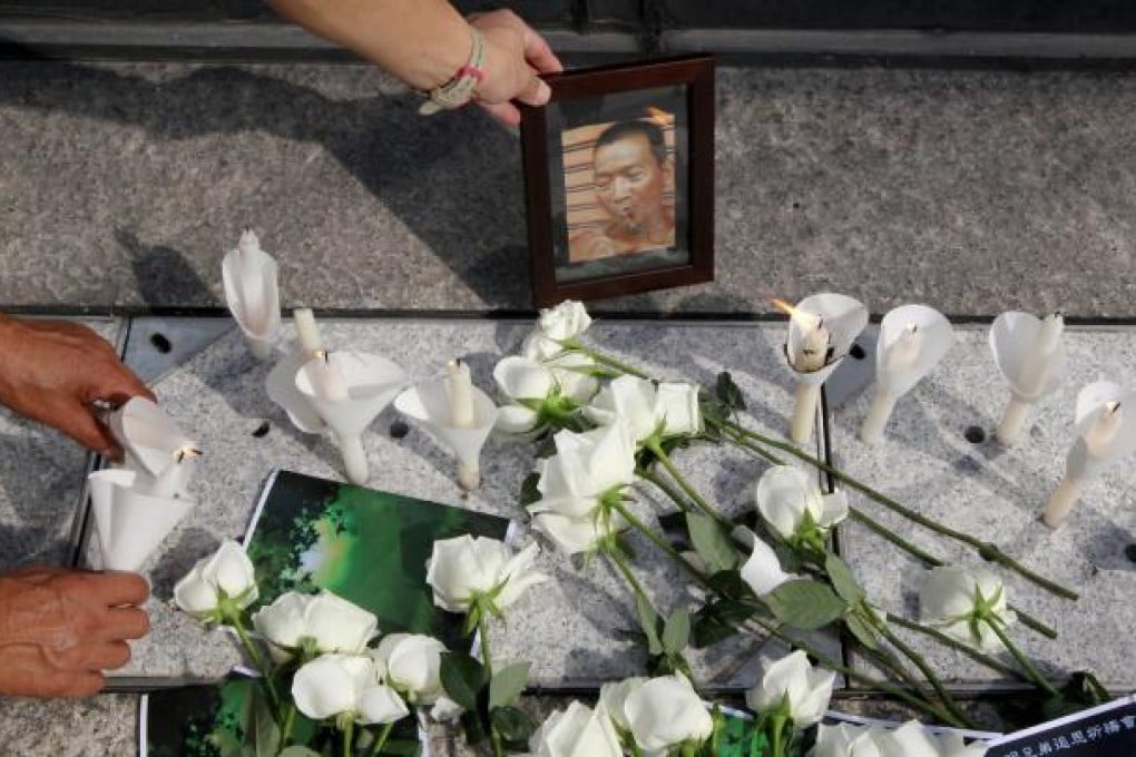 Flowers for street sleeper Chan Kin-ming, who died before receiving compensation after his belongings were thrown away. Photo: David Wong