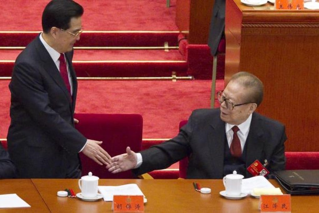 Hu Jintao, left, shakes hands with Jiang Zemin during the opening ceremony of the 18th Communist Party Congress in Beijing on November 8, 2012. Photo: EPA