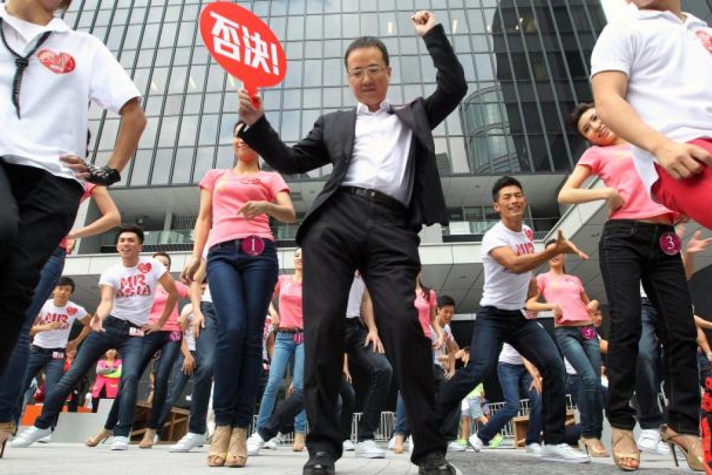 Major ATV shareholder Wang Zheng and the gang get in the groove during the televised rally staged to fight new free-to-air licences. Photo: Felix Wong